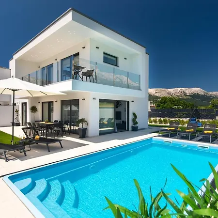 Supernus Ii With Heated Pool