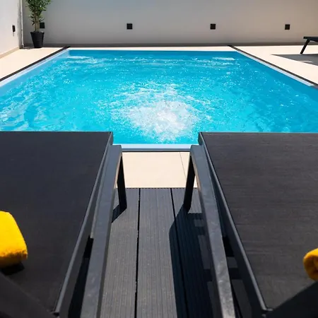 别墅 Supernus Ii With Heated Pool