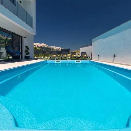 Vilă Supernus Ii With Heated Pool *