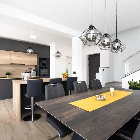 Supernus Ii With Heated Pool Vilă