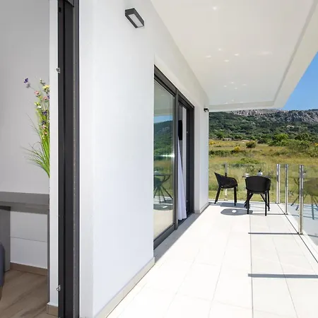 Vilă Supernus Ii With Heated Pool Baška