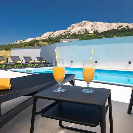 Vilă Supernus Ii With Heated Pool *