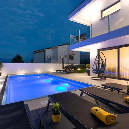Villa Supernus Ii With Heated Pool Baška