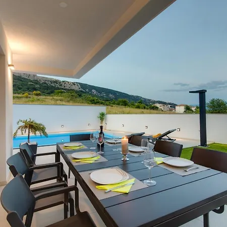 Supernus Ii With Heated Pool *