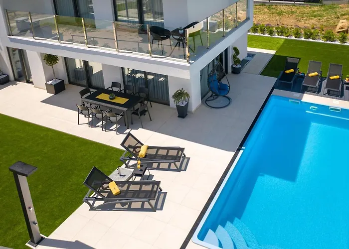 Supernus Ii With Heated Pool