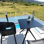 Supernus Ii With Heated Pool 빌라 *