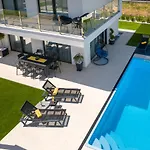 Supernus Ii With Heated Pool