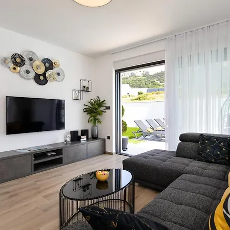 Villa Supernus Ii With Heated Pool