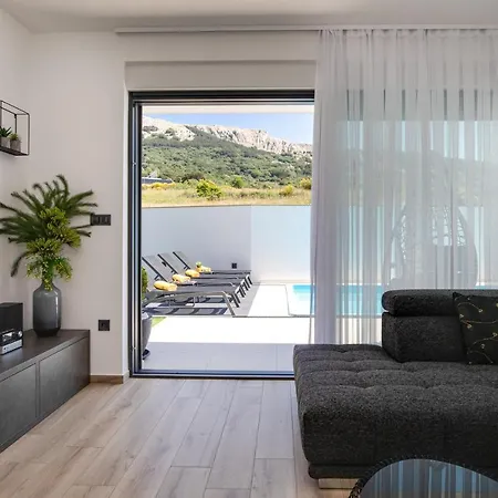 Supernus Ii With Heated Pool Villa