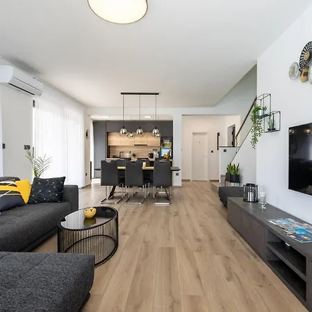 Supernus Ii With Heated Pool Villa *