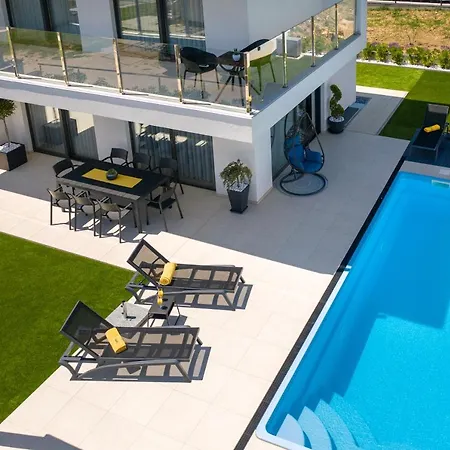 Supernus Ii With Heated Pool