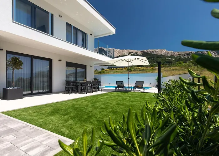 Supernus Ii With Heated Pool Villa