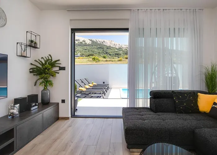 Supernus Ii With Heated Pool Villa