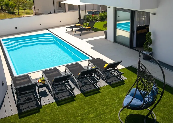 Supernus Ii With Heated Pool Βίλα Baška