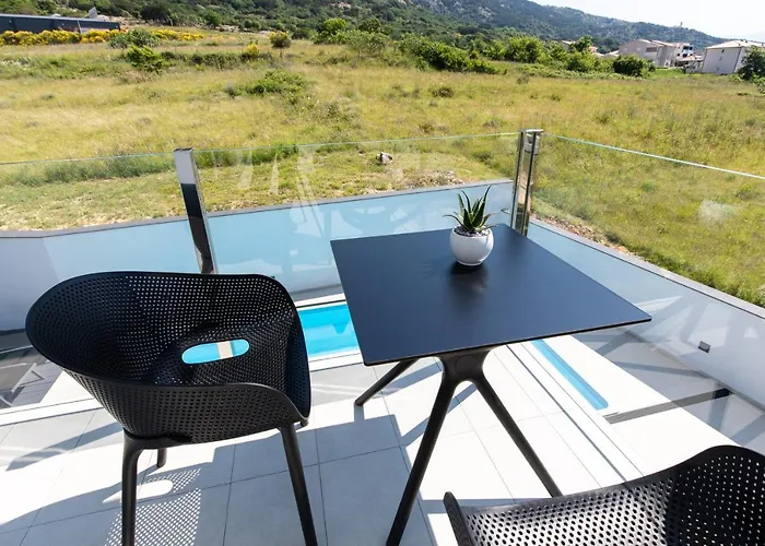 Supernus Ii With Heated Pool וילה *