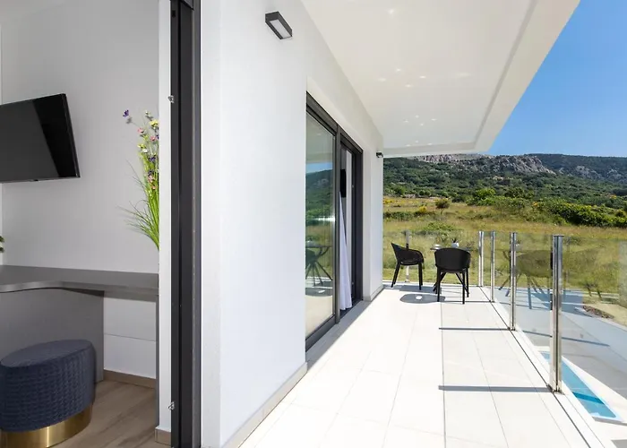 Βίλα Supernus Ii With Heated Pool Baška