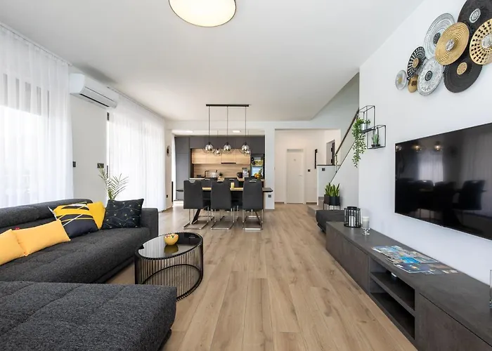 Supernus Ii With Heated Pool Βίλα *