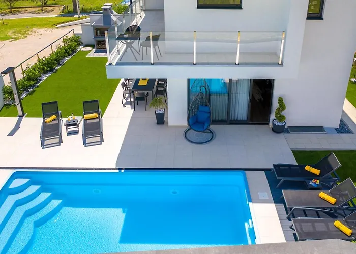 Supernus Ii With Heated Pool וילה *